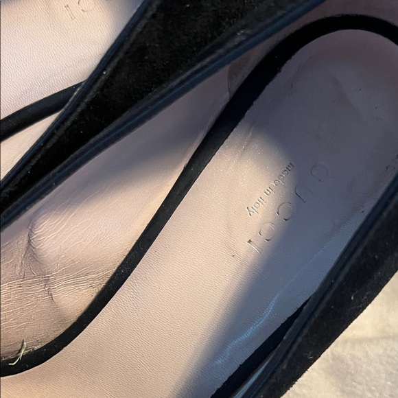 Gucci Black Heels with Gold Accent - Picture 4 of 7